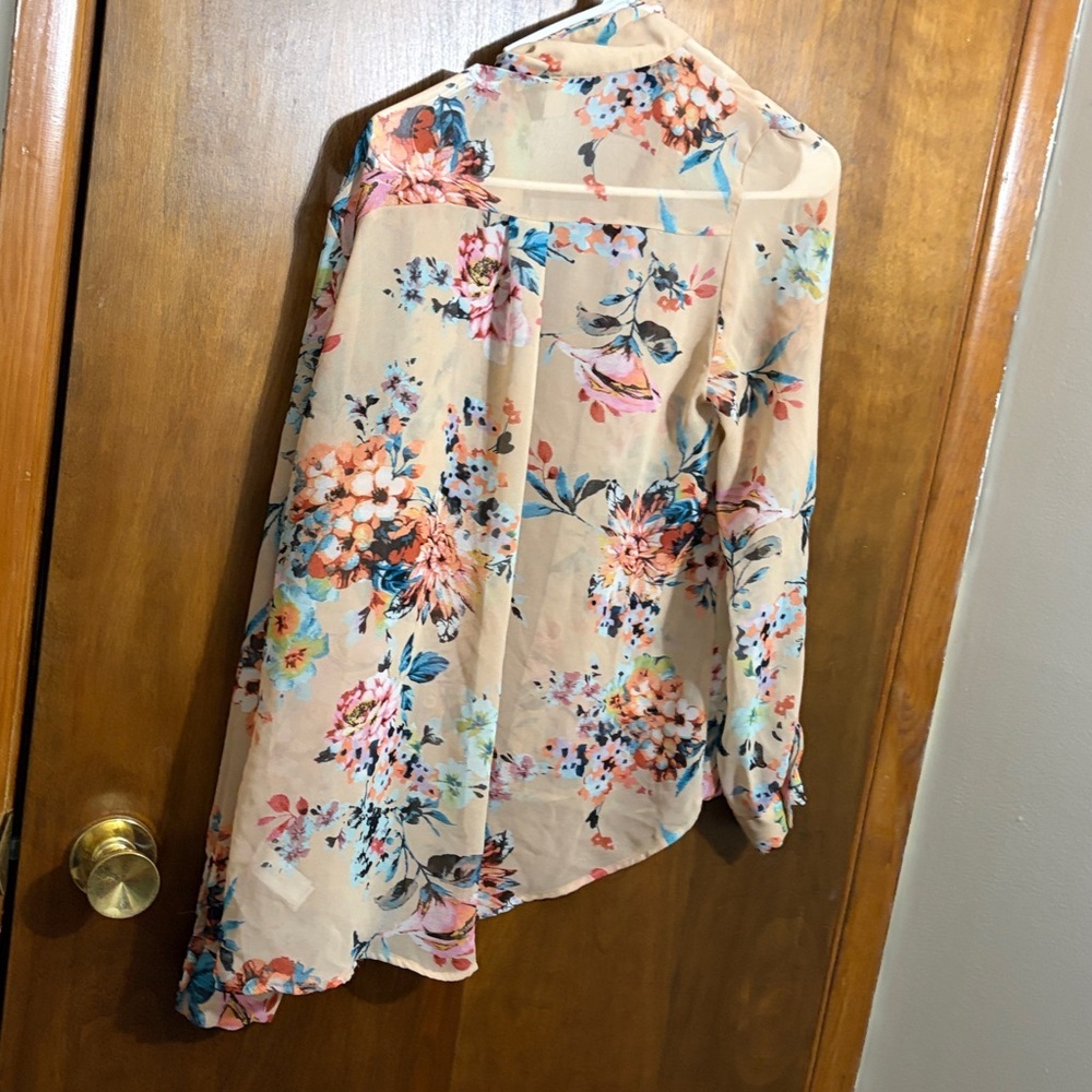 Forever 21 Floral Beige Blouse - Picture 4 of 4